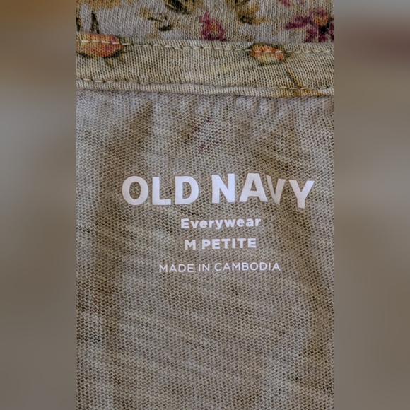 100% Cotton Old Navy Floral Short Sleeve Top - Size M Petite. - Picture 2 of 7